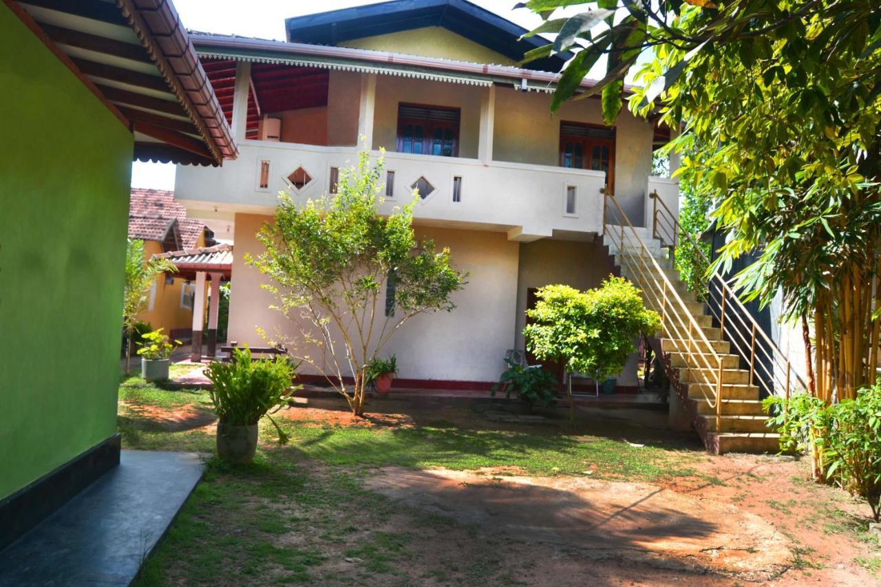 The Citadel Guest House Хиккадува Экстерьер фото